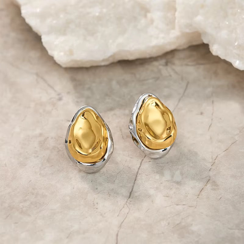 Two tones stud earrings