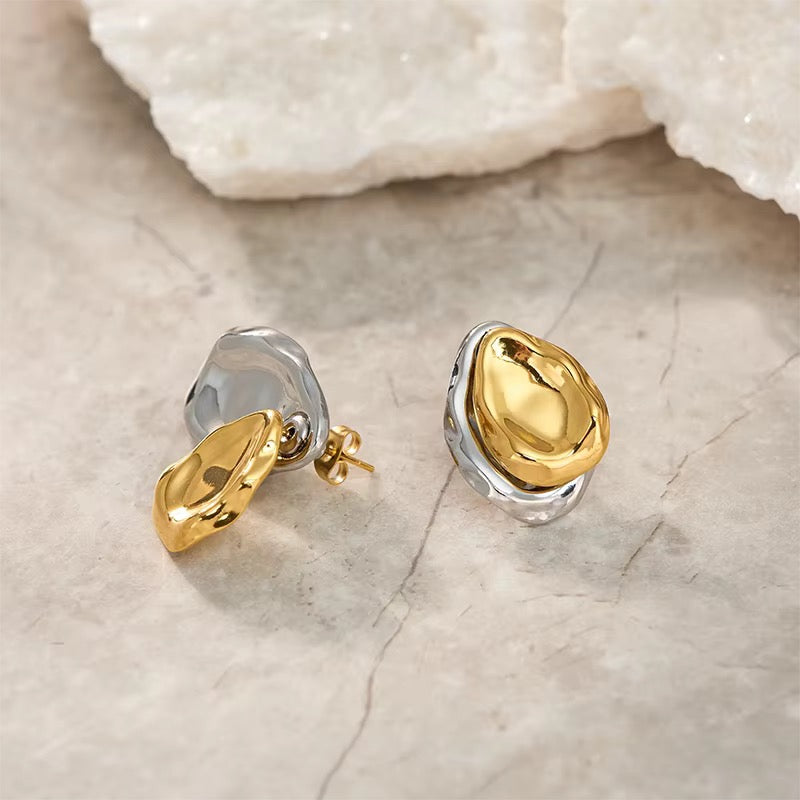 Two tones stud earrings